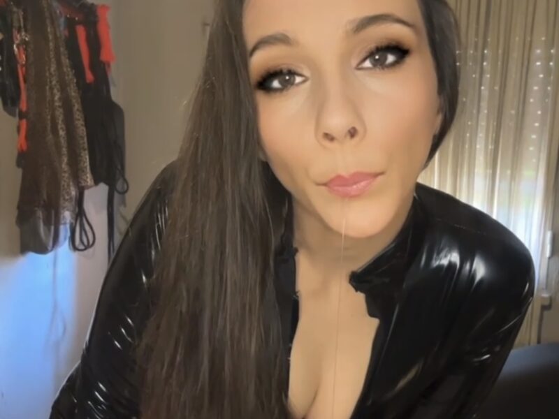 Ama Mixary perversa exigente humillación videollamadas online sexting