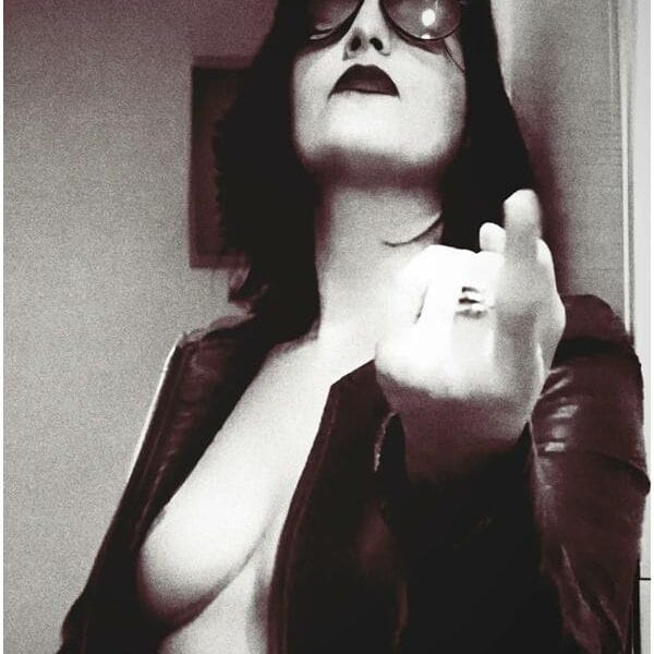 Arquitecta de tus deseos oscuros