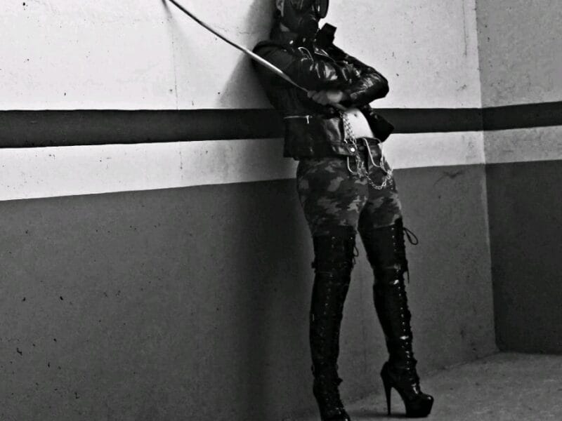 Arquitecta de tus deseos oscuros