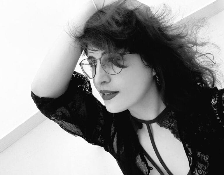 Arquitecta de tus deseos oscuros