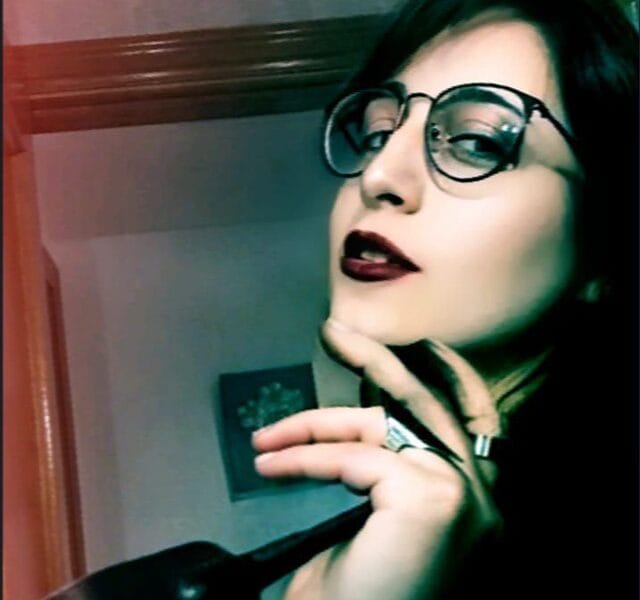 Arquitecta de tus deseos oscuros